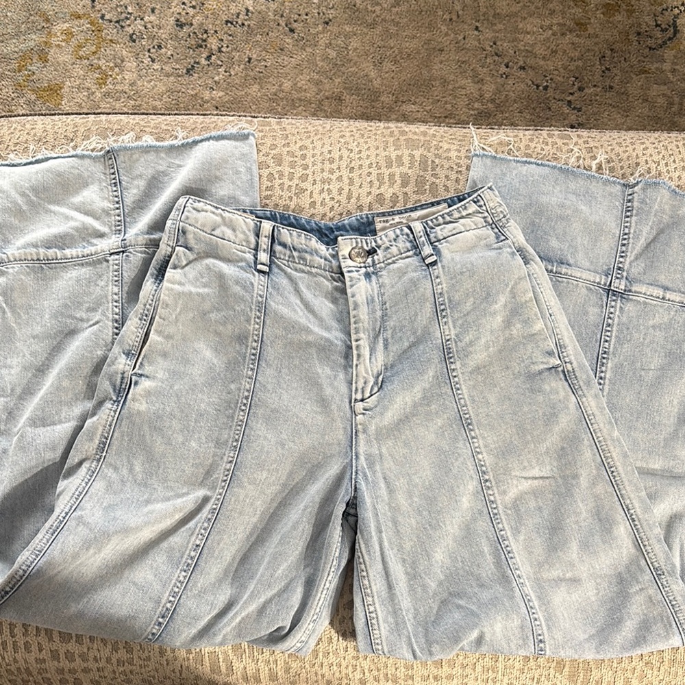 Rag and Bone lightweight raw hem jeans perfect for spring!